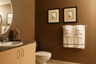 5 warm colors you should never use in the bathroom, say designers